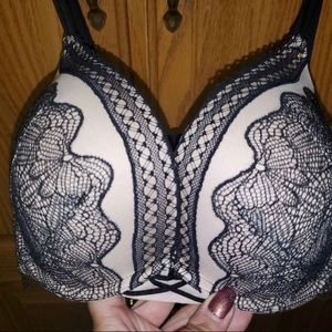 Victoria Secret 32DDD New without Tags Very Sexy Pushup Bra